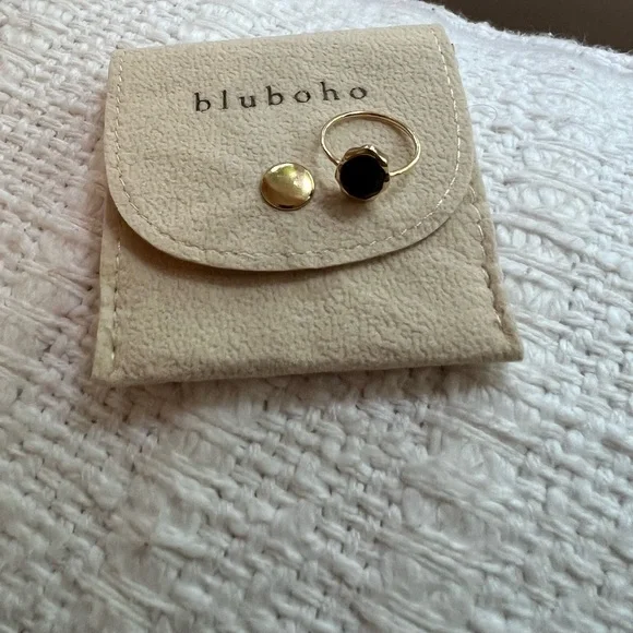 Bluboho black onyx mood ring Sz 6. Worn once. 14k yellow gold. Excellent cond’n! - Picture 6 of 10